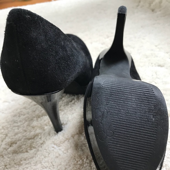 Jessica Simpson black suede pumps. - Picture 4 of 4
